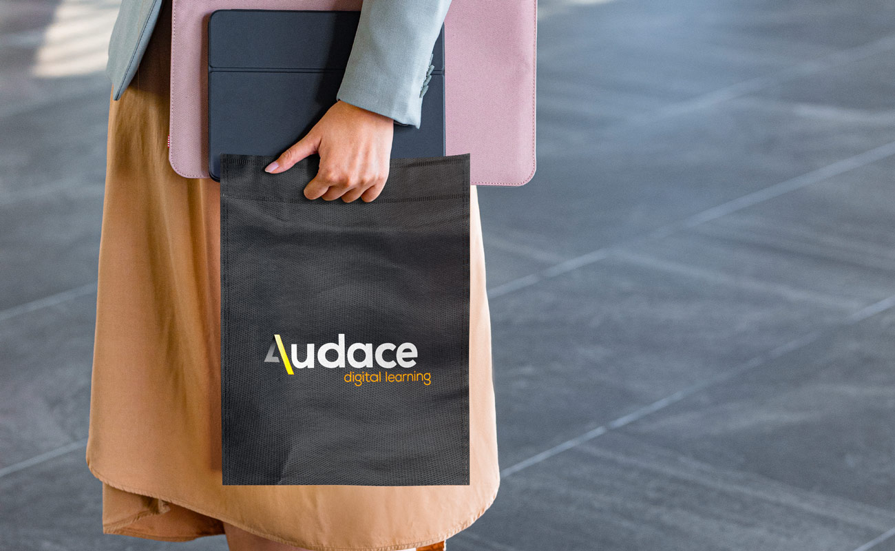 Compact - Individuell gestanzte Vliesstoffbeutel gallery thumbnail